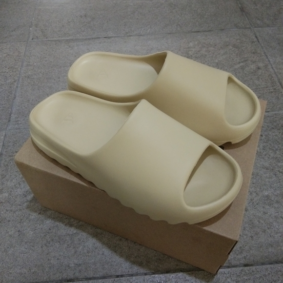 yeezy slides poshmark